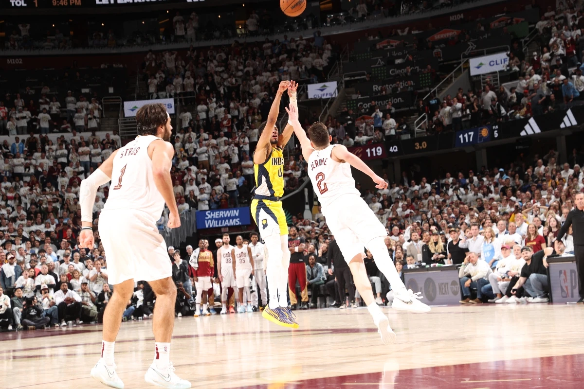 Tyrese Haliburton’s 24-foot three-pointer with just 1.1 seconds remaining sealed a remarkable comeback from fourth seeds Indiana as they took a commanding 2-0 lead in the best-of-seven Eastern Conference semifinal series. (AFP)