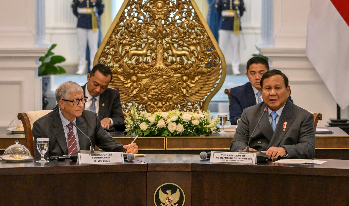 Indonesian President Prabowo Subianto and Microsoft founder and philanthropist Bill Gates held a meeting in Jakarta on Wednesday. (AFP)