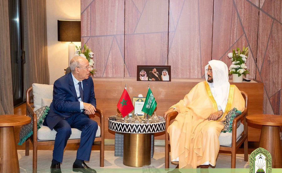Sheikh Abdullatif bin Abdulaziz Al-Sheikh (R), Saudi Minister of Islamic Affairs, receiving Moroccan counterpart Ahmed Al-Tawfiq at his residence on Thursday. (SPA)