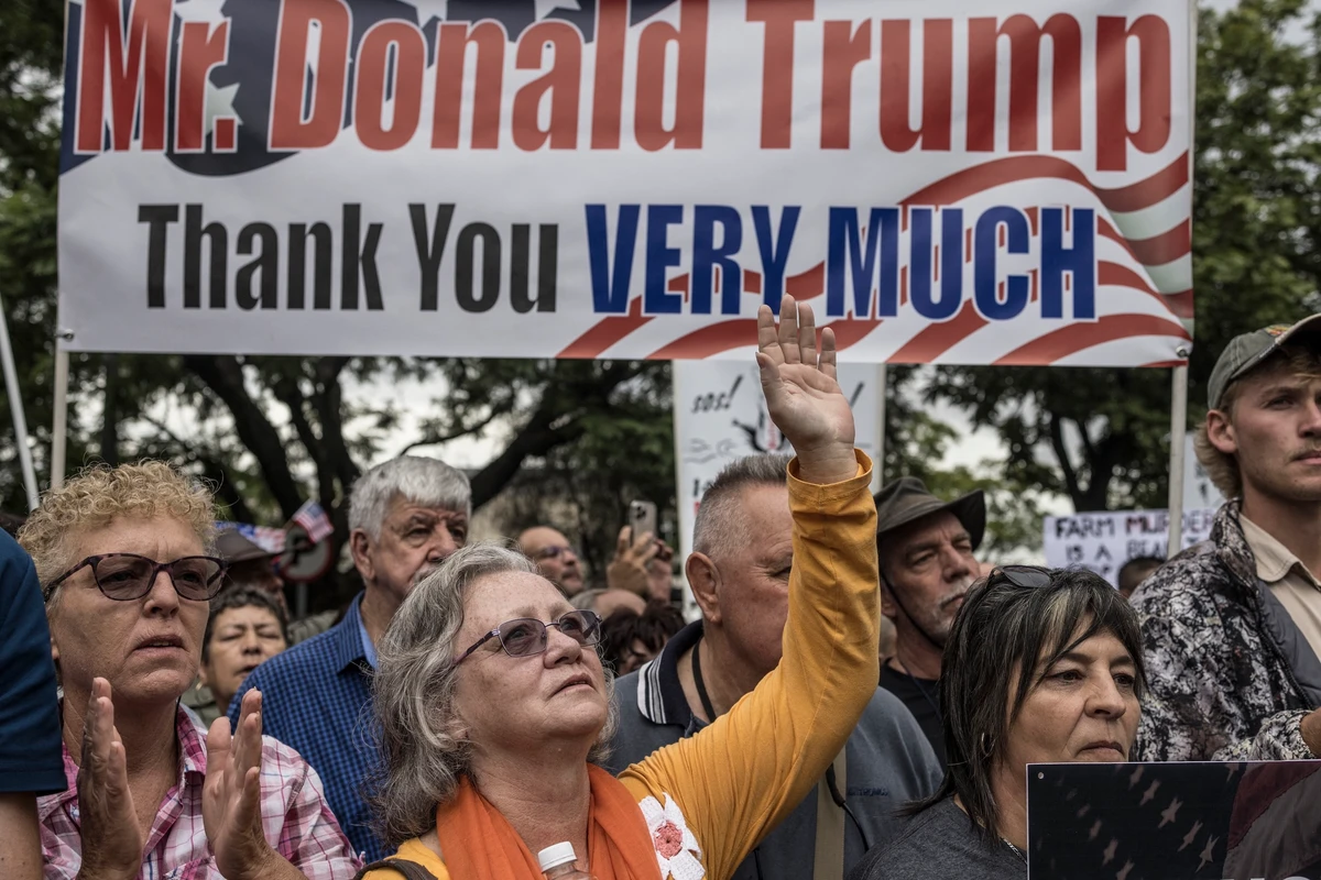 White South Africans supporting US President Donald Trump and South African and US tech billionaire Elon Musk gather in front of the US Embassy in Pretoria for a demonstration, Feb. 15, 2025. (AFP)