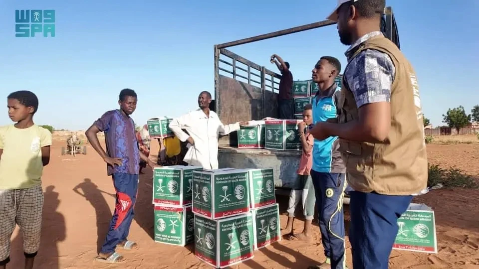 In Khartoum, Sudan, KSrelief distributed 1,000 food parcels to displaced families, which forms a part of the third phase of this year’s food security project. (SPA)