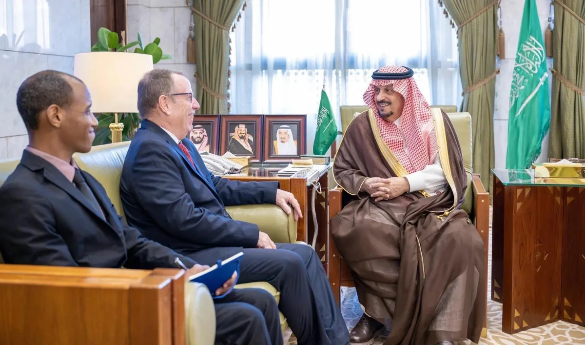 Riyadh Gov. Prince Faisal bin Bandar held a cordial discussion with the Ambassador of Cuba to the Kingdom Miguel Porto Parga in Riyadh on Monday. (SPA)