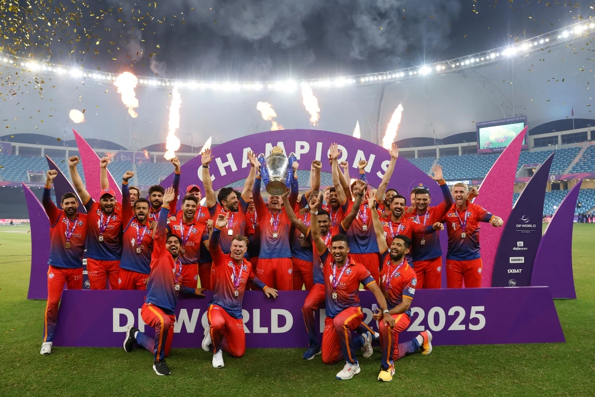 Dubai Capitals players celebrate with the trophy after winning the final of the DP World ILT20 against the Desert Vipers at Dubai International Stadium. (Deepak Malik/ILT20)