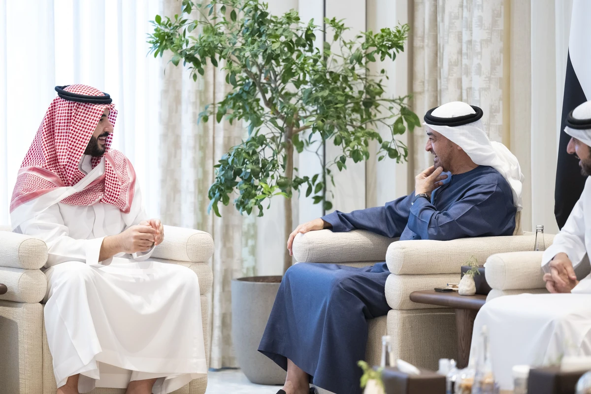 Saudi Defense Minister Prince Khalid bin Salman and the UAE’s president, Sheikh Mohammed bin Zayed Al-Nahyan, held talks on Wednesday in Abu Dhabi. (WAM)