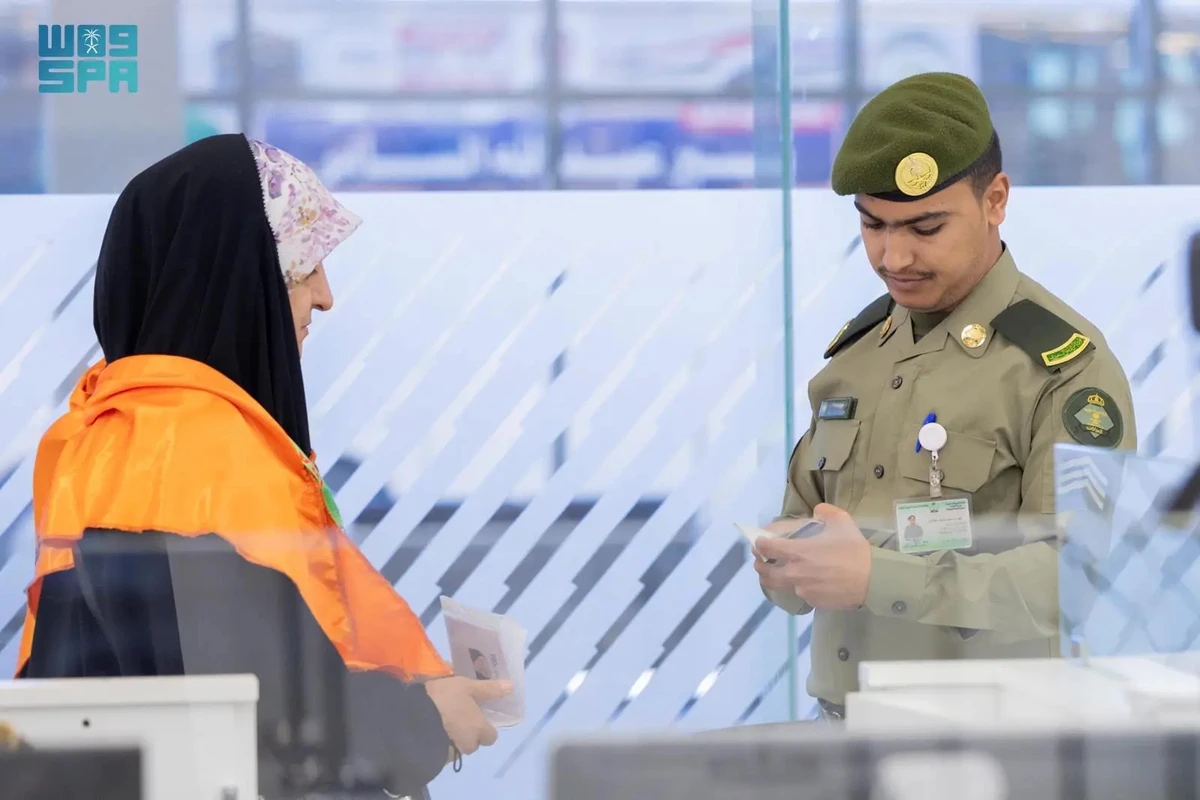 A total of 192 buses of pilgrims from Iraq passed through the Jadidat Arar border crossing in the north of Saudi Arabia. (SPA)