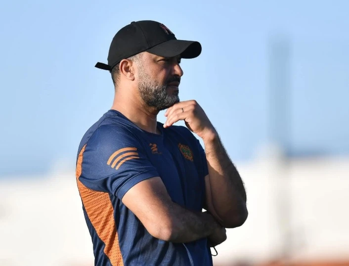 Moroccan club Renaissance Berkane are expected to beat Tanzanian rivals Simba in the two-leg CAF Confederation Cup final, but coach Mouin Chaabani wishes they were not the favourites. (X/@MoorSportz)