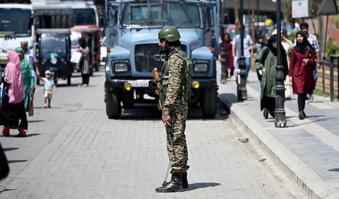 An Indian paramilitary soldier stands guard along a street in Srinagar on May 14, 2025. (AFP/File Photo)