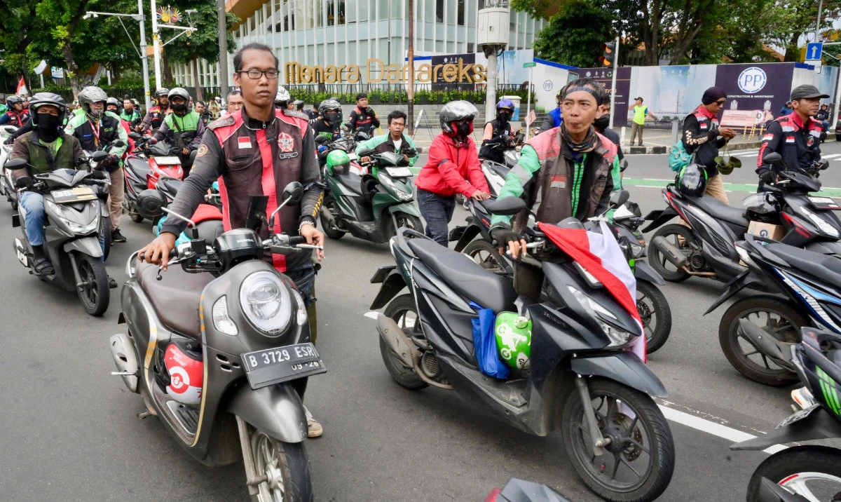 Indonesian gig drivers protest demanding lower app fees