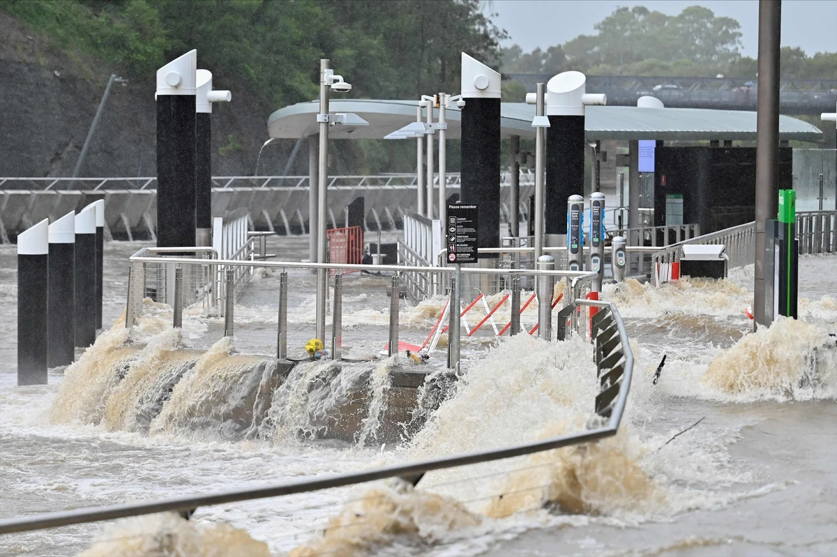 Record floods devastate eastern Australia
