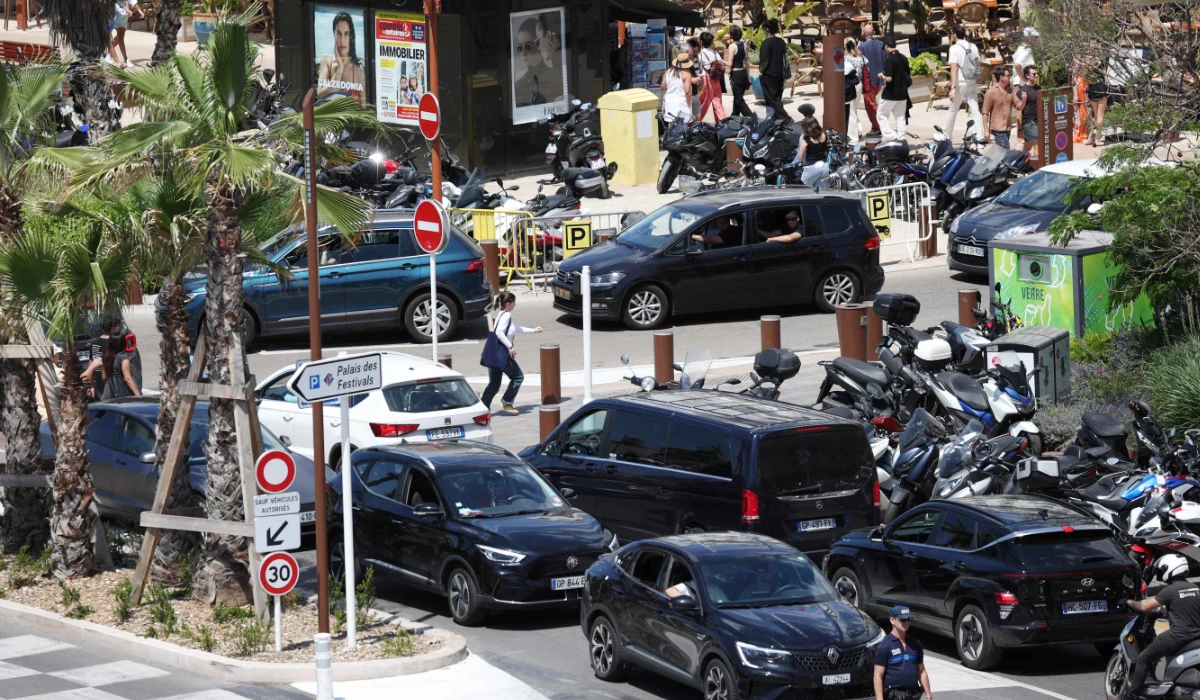 Traffic congests the center of Cannes as traffic lights no longer function after a power outage struck Southwestern France, on the final day of the 78th edition of the Cannes Film Festival in Cannes, southern France, on May 24, 2025. (AFP)