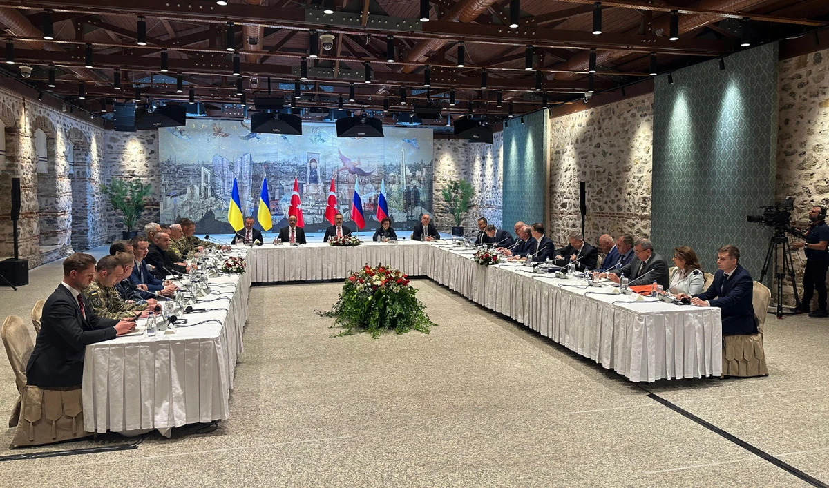This handout photograph taken and released by Ukrainian Foreign Ministry on May 16, 2025, shows members of Ukrainian (L) and Russian (R) delegations attending a meeting at the Turkish Presidential office Dolmabahce, in Istanbul. (AFP/File)