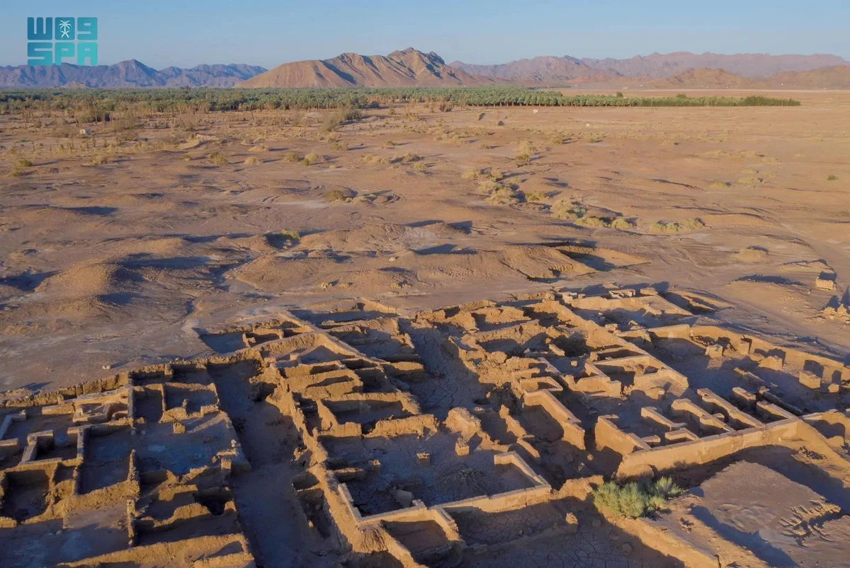 The ruins include remnants of architectural structures, marketplaces, streets, and palaces, all of which highlight the city's once-thriving economic and urban life. (SPA)