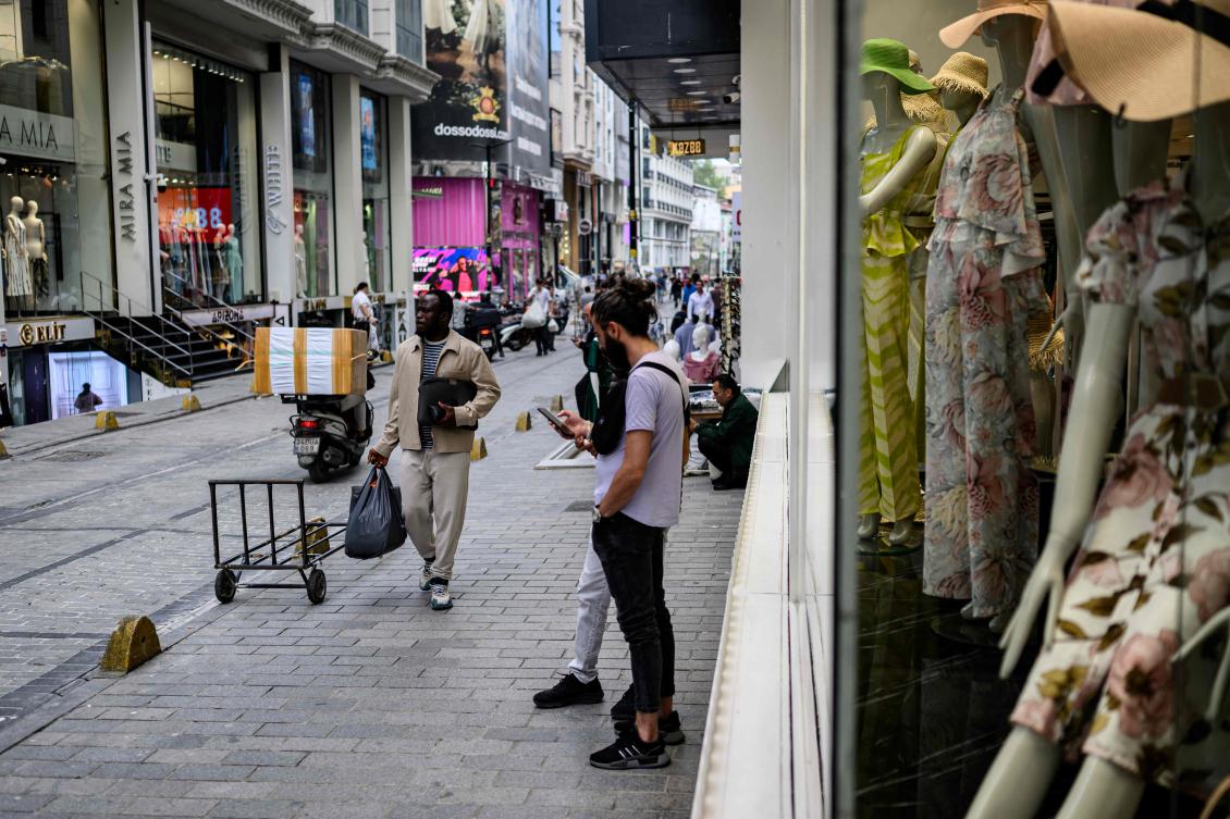 A merchant carries a bag as he walks along a street in the district of Laleli, in Istanbul on May 27, 2025. Porters roam the narrow streets of Laleli in central Istanbul carrying parcels ready for shipment to customers all over the world. (AFP)