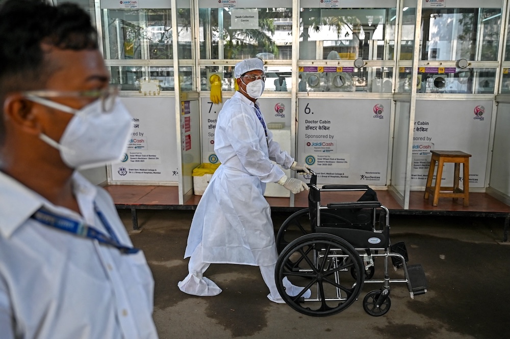 A health worker takes part in a mock drill to check preparations at COVID-19 facilities at a hospital in Mumbai on April 10, 2023. (AFP file photo)
