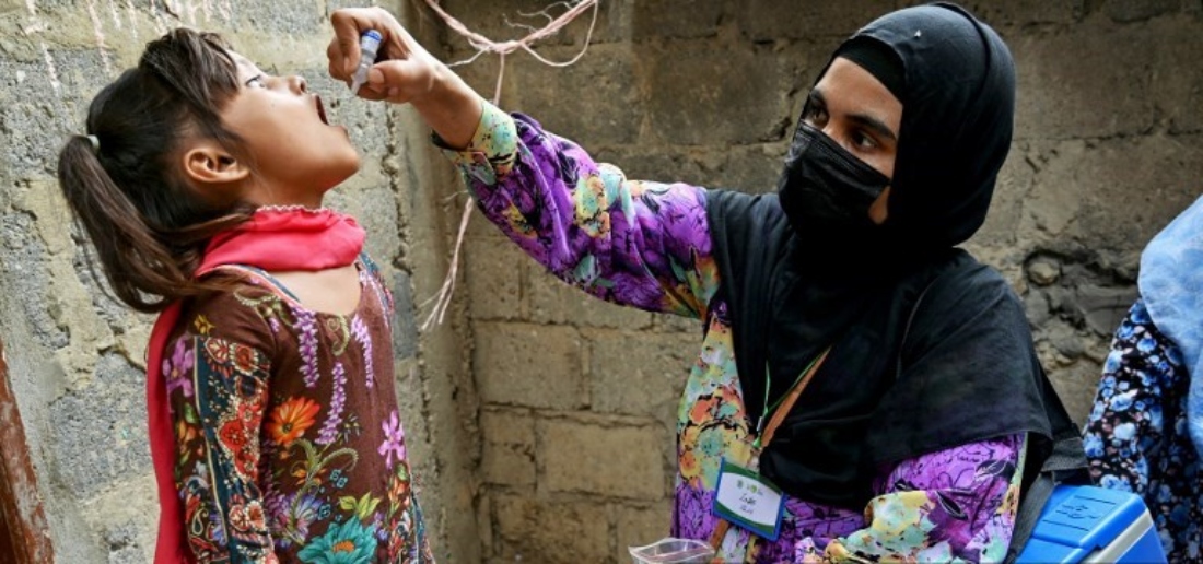 A health worker administers polio drops to a child for vaccination in Karachi, Pakistan. (AFP)