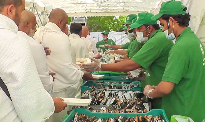 File photo of meals being handed out to pilgrims. (SUPPLIED)