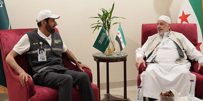 Syrian Minister of Endowments Muhammad Abu Al-Khair Shukri meeting with his Saudi counterpart, Tawfiq Al-Rabiah, in Makkah on Wednesday. (SANA)