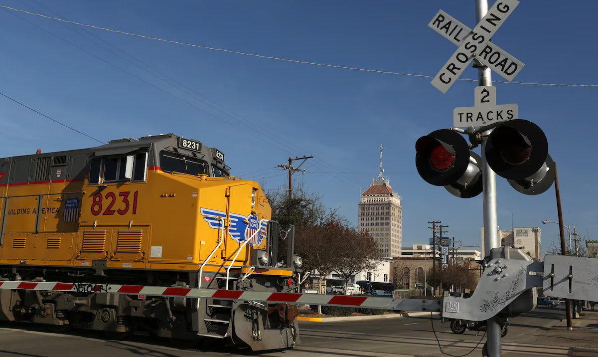 A freight locomotive rolls across an intersection in Fresno, California. (Reuters/File)
