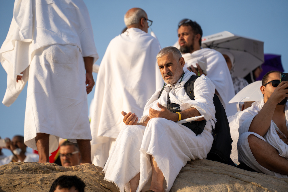During Hajj, the annual pilgrimage to Makkah, Muslim men wear Ihram — simple attire representing purity and equality. (AN Photo/Abdulrahman Shalhoub)
