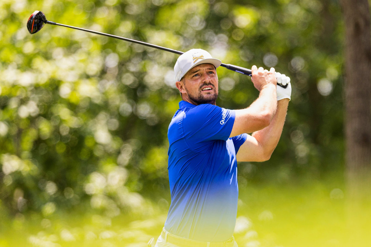 Bryson DeChambeau chips his way into tie for lead at LIV Golf Virginia