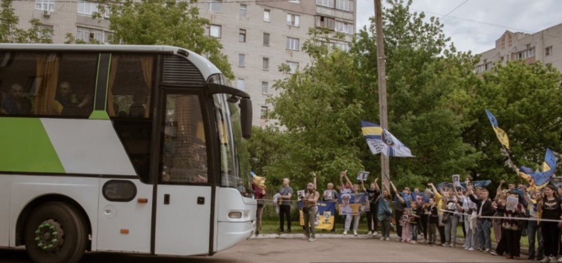 Prisoners released by Russian forces arrive in northern Ukraine. (AFP)