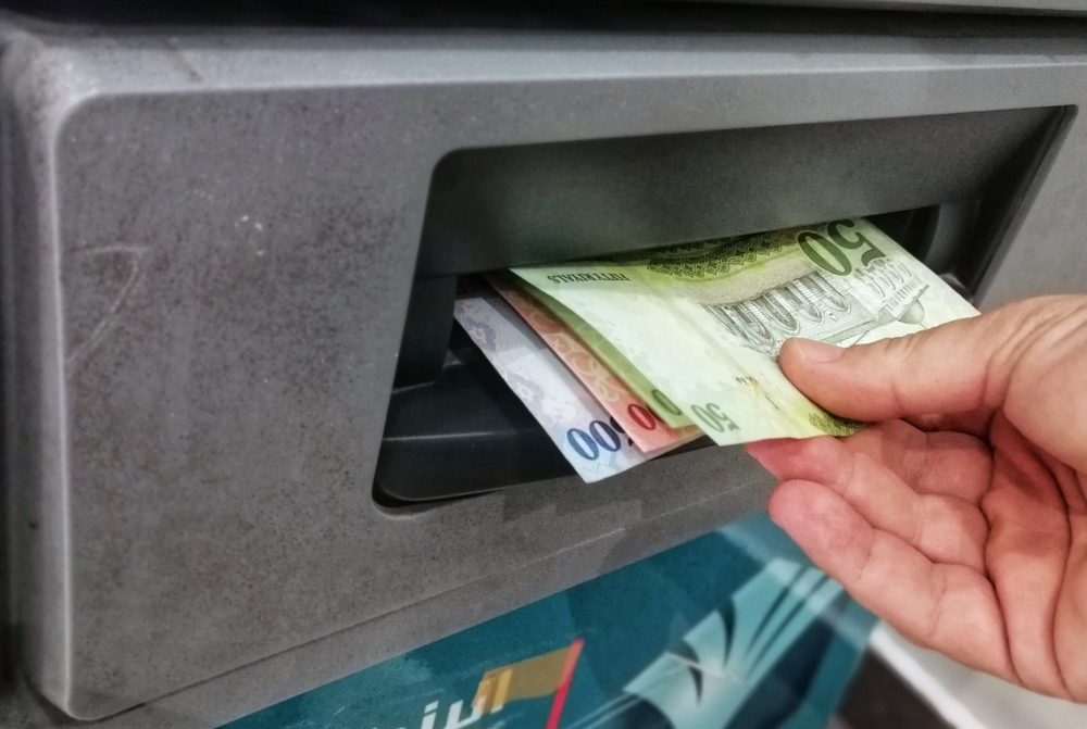 Saudi commercial bank profits jump 16% in April, topping $2bn before zakat, tax