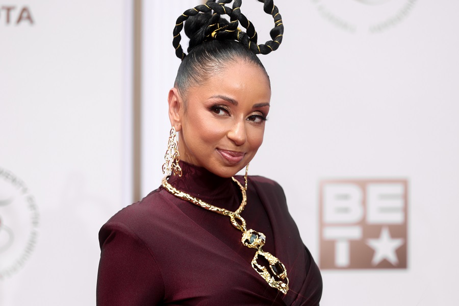 Grammy Award–winning singer and entertainer Mya showed off a handbag and jewelry by accessories designer Alexis Bittar. (Getty Images)