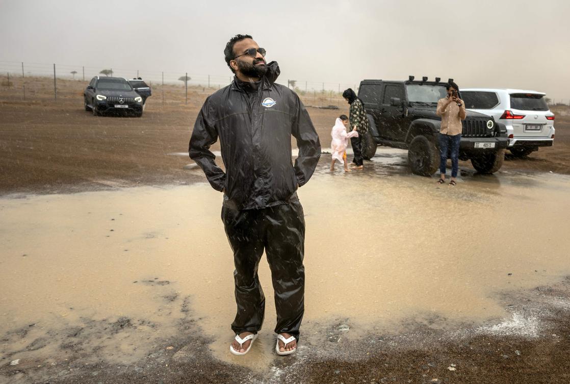Monsoon-loving Indian expats chase rain in UAE desert