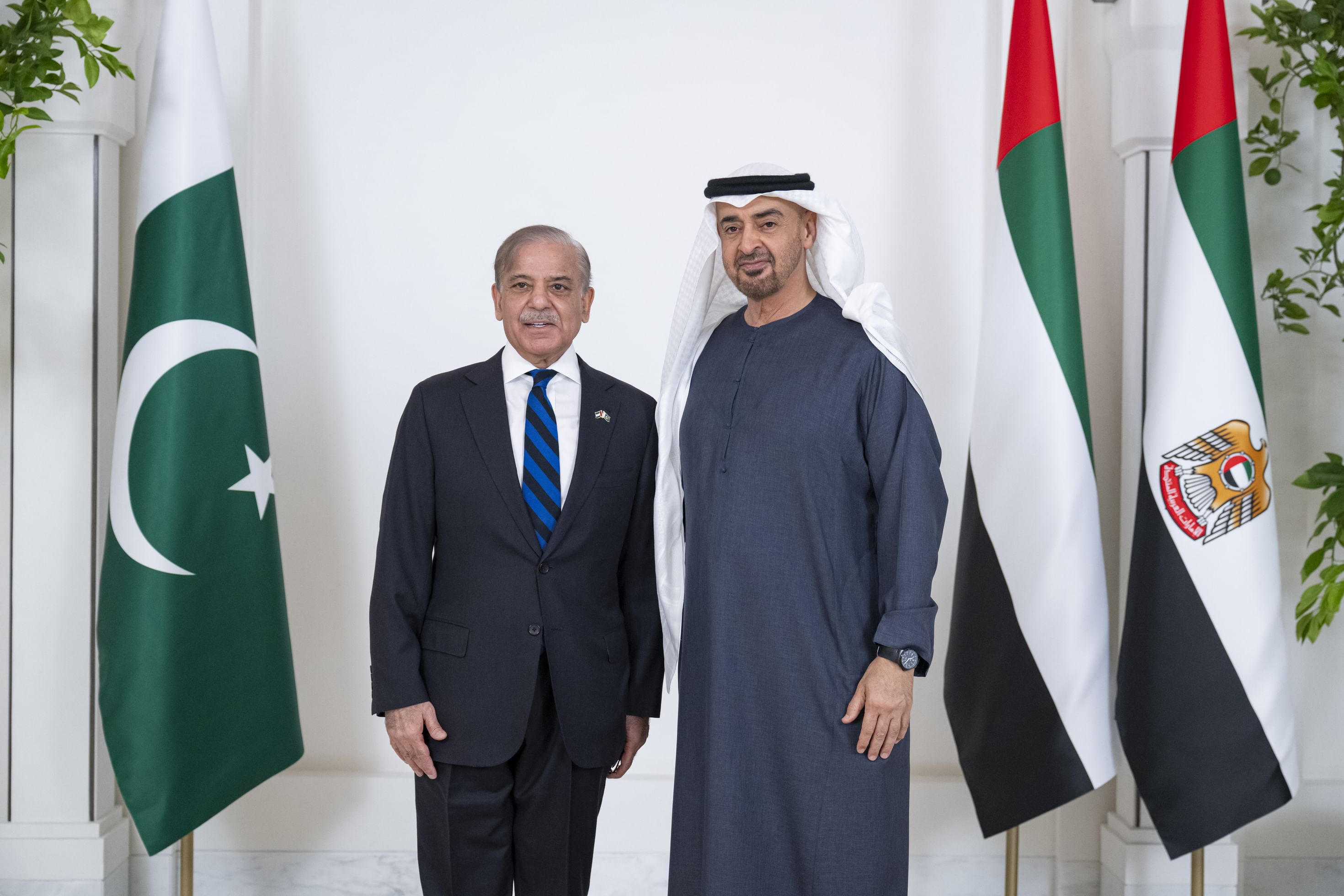 UAE President Sheikh Mohamed bin Zayed Al-Nahyan met with Pakistan Prime Minister Muhammad Shehbaz Sharif at Qasr Al-Shati in Abu Dhabi. (WAM)