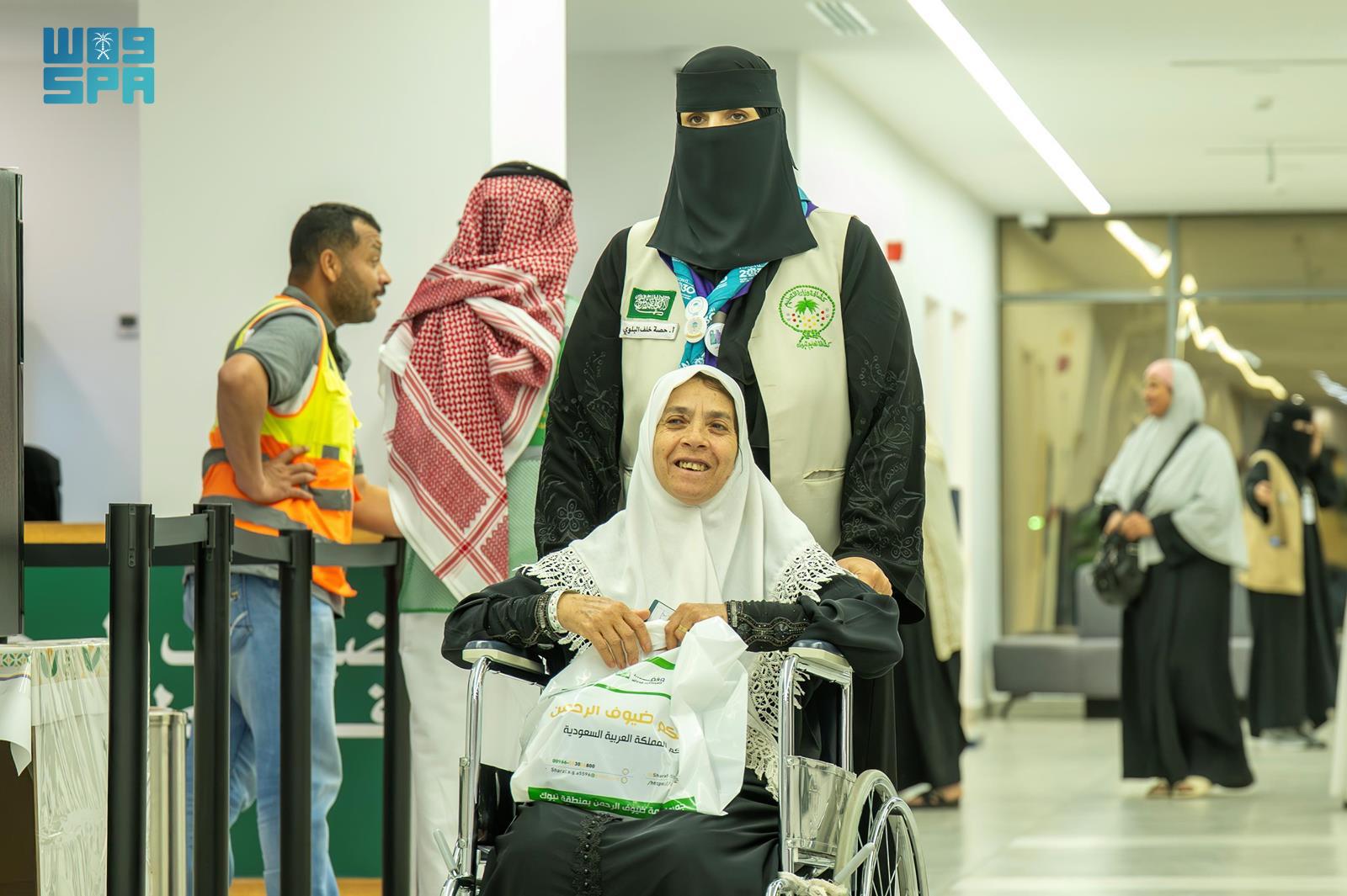 Saudi authorities at the Halat Ammar border crossing in the Tabuk region say goodbye to departing Hajj pilgrims.