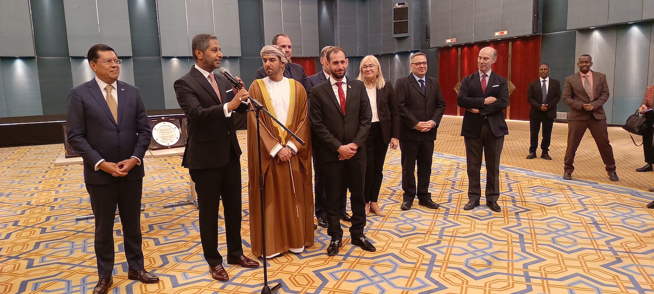 Dean of the diplomatic corps accredited to Saudi Arabia, Dya-Eddine Said Bamakhrama, hosts farewell reception for outgoing ambassadors at the Cultural Palace, DQ, Riyadh on Monday. (AN photo by Rashid Hassan)