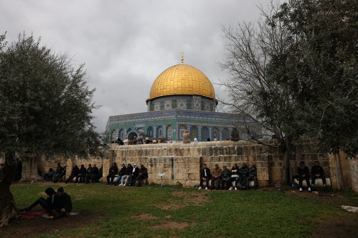People gather in front of the Dome of the Rock at the Al-Aqsa Mosque compound in Jerusalem's Old City, before the start of the noon prayer during the Muslim holy fasting month of Ramadan. (File/AFP)
