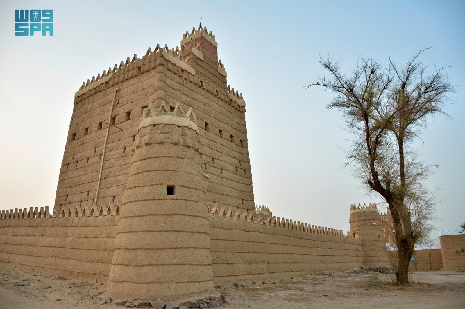 The site is enclosed by a thick mud wall with three main gates, preserving its historical significance. (SPA)