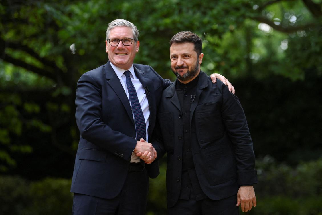 Britain’s Prime Minister Keir Starmer (L) shakes hands with Ukraine’s President Volodymyr Zelensky (R) at 10 Downing Street, central London, June 23, 2025. (AFP)