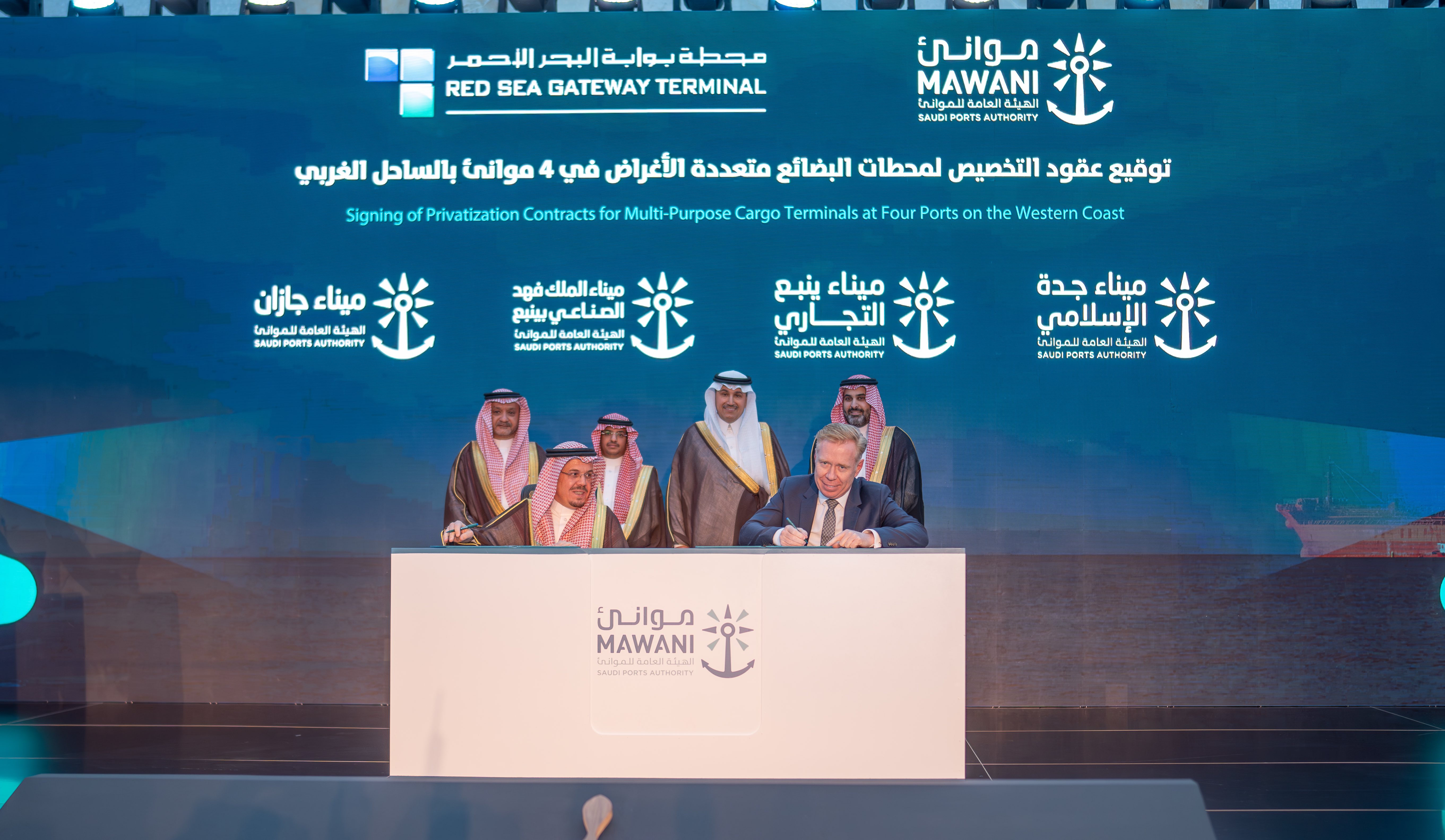 Acting President of the Saudi Ports Authority Mazen bin Ahmed Al-Turki and Red Sea Gateway Terminal CEO Jens Floe sign the agreement.