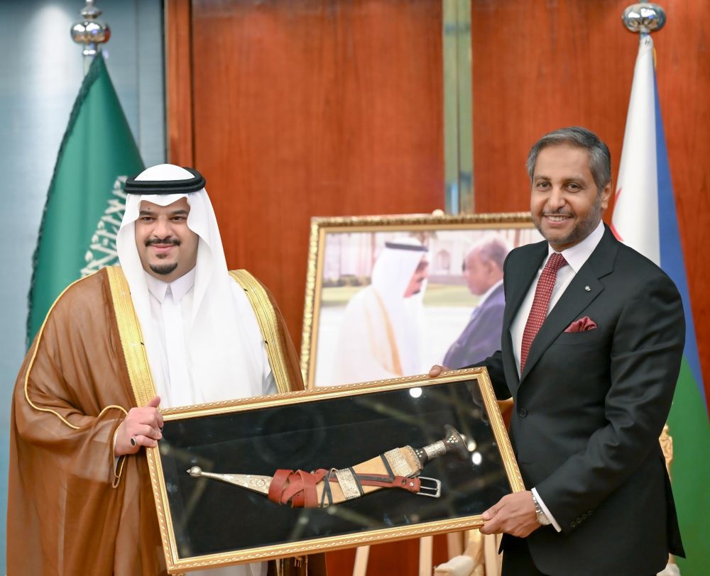 Riyadh Region Deputy Gov. Prince Mohammed bin Abdulrahman bin Abdulaziz and Djibouti Ambassador Dya-Eddine Said Bamakhrama at the Djibouti National Day reception. (AN Photo/Basheer Saleh)
