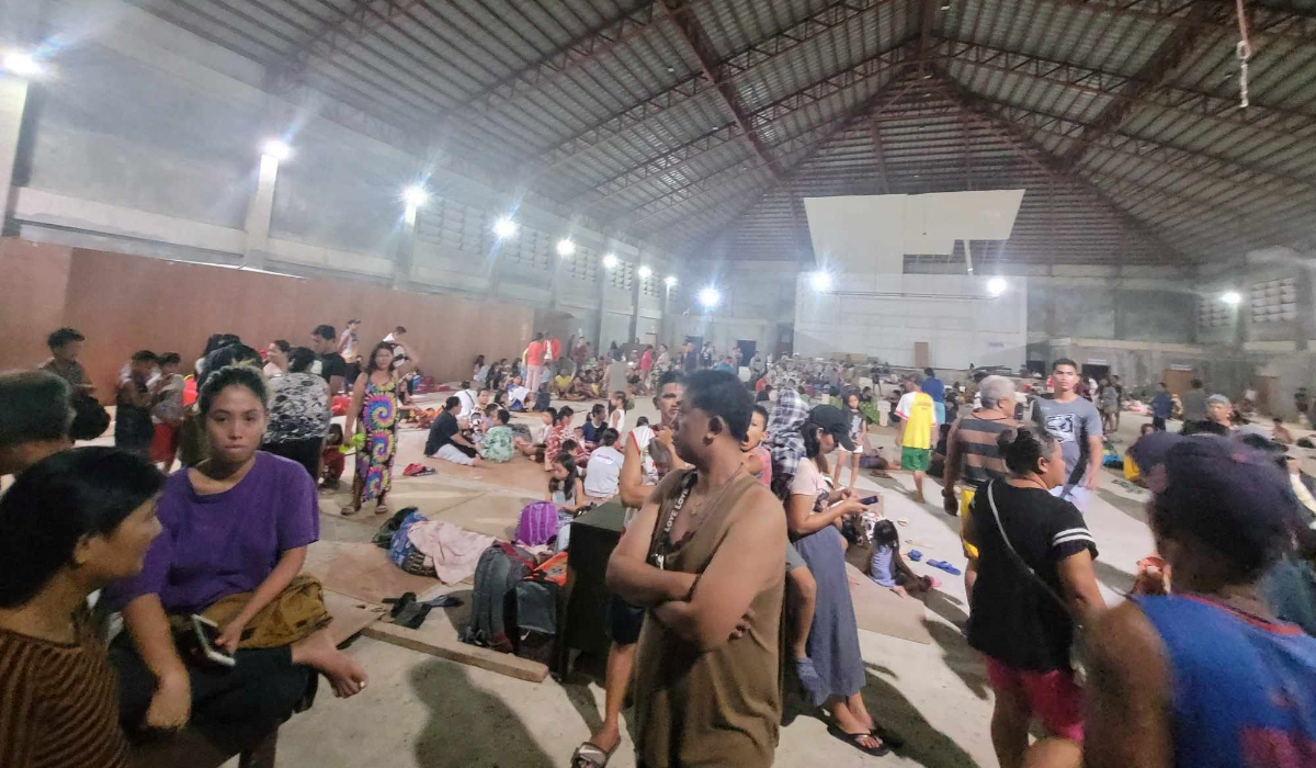 People gather at an evacuation center, in the aftermath of an earthquake, in Hinatuan, Surigao del Sur, Philippines December 2, 2023. (REUTERS file photo)