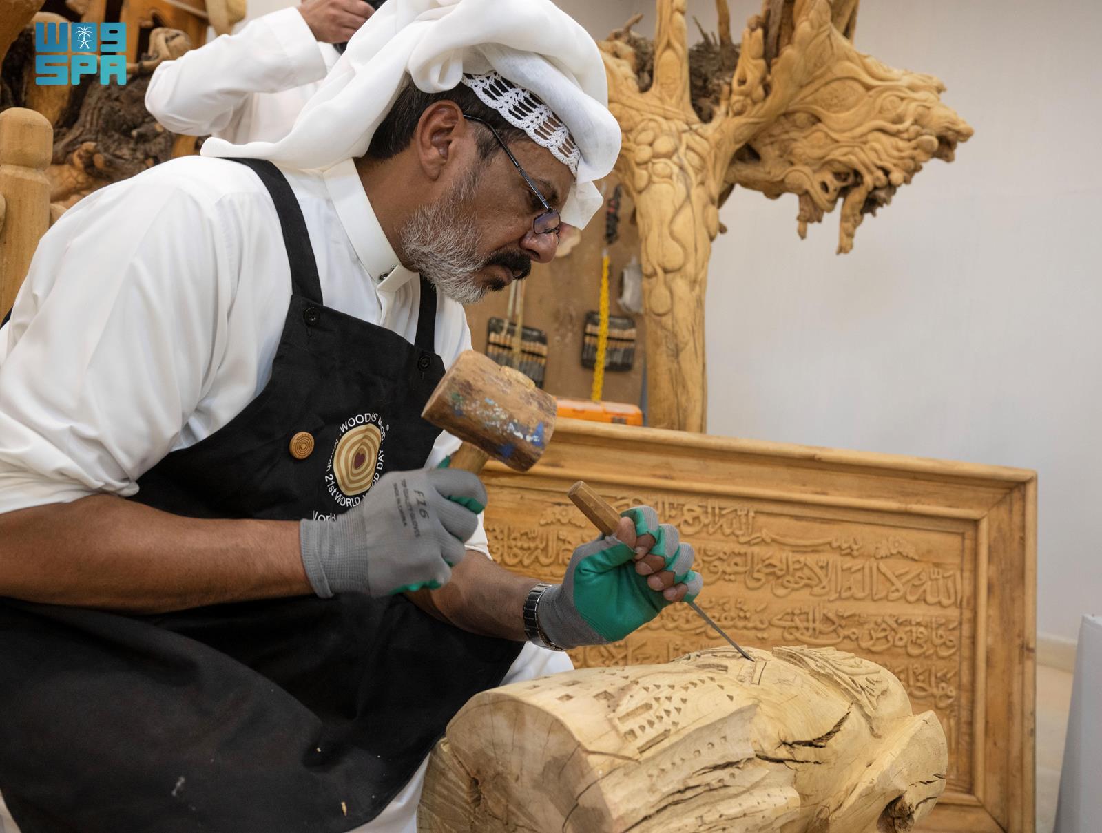 The initiative seeks to support artisans, enhance their skills, and prevent traditional crafts from disappearing. (SPA)