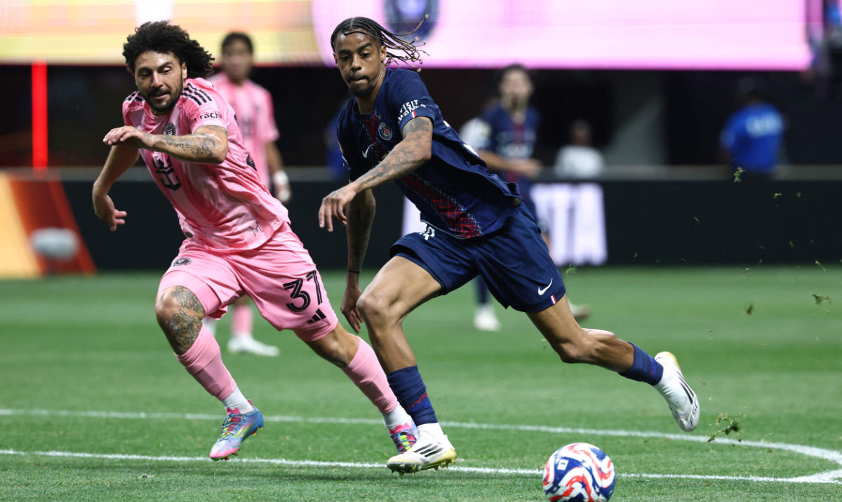 Paris Saint-Germain's French forward #29 Bradley Barcola (R) and Inter Miami's Uruguayan defender #37 Maximiliano Falcon (L) fight for the ball during the FIFA Club World Cup 2025 round of 16 football match between France's Paris Saint-Germain and US Inter Miami at the Mercedes-Benz Stadium in Atlanta on June 29, 2025. (AFP)