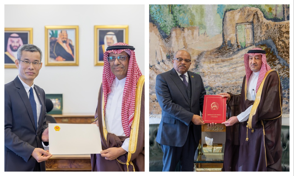 Abdulrahman Al-Rassi received the message during a meeting with Vietnam’s ambassador to the Kingdom Hoang Huu Anh (L). Waleed bin Abdulkarim Al-Khuraiji (R) receives a message during a meeting with Angola’s ambassador to the Kingdom Frederico Cardoso. (SPA)