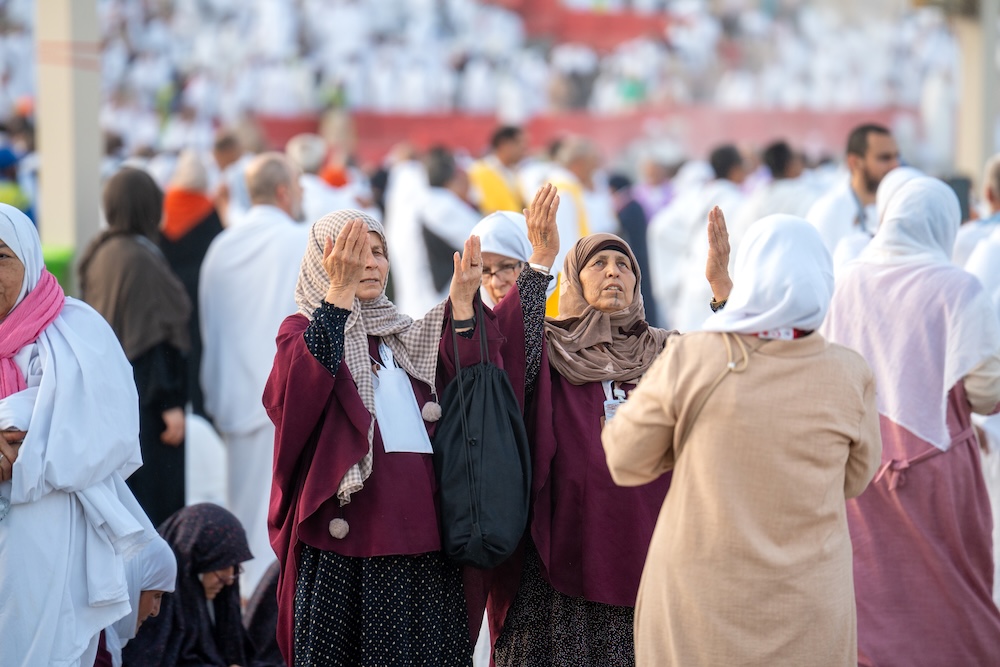 Pilgrims gather at Mount Arafat to offer prayers during the annual Hajj pilgrimage on June 5, 2025. (Abdulrahman Alshalhoub/AN)