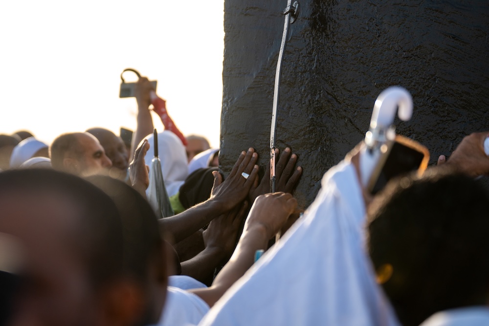 Pilgrims gather at Mount Arafat to offer prayers during the annual Hajj pilgrimage on June 5, 2025. (Abdulrahman Alshalhoub/AN)