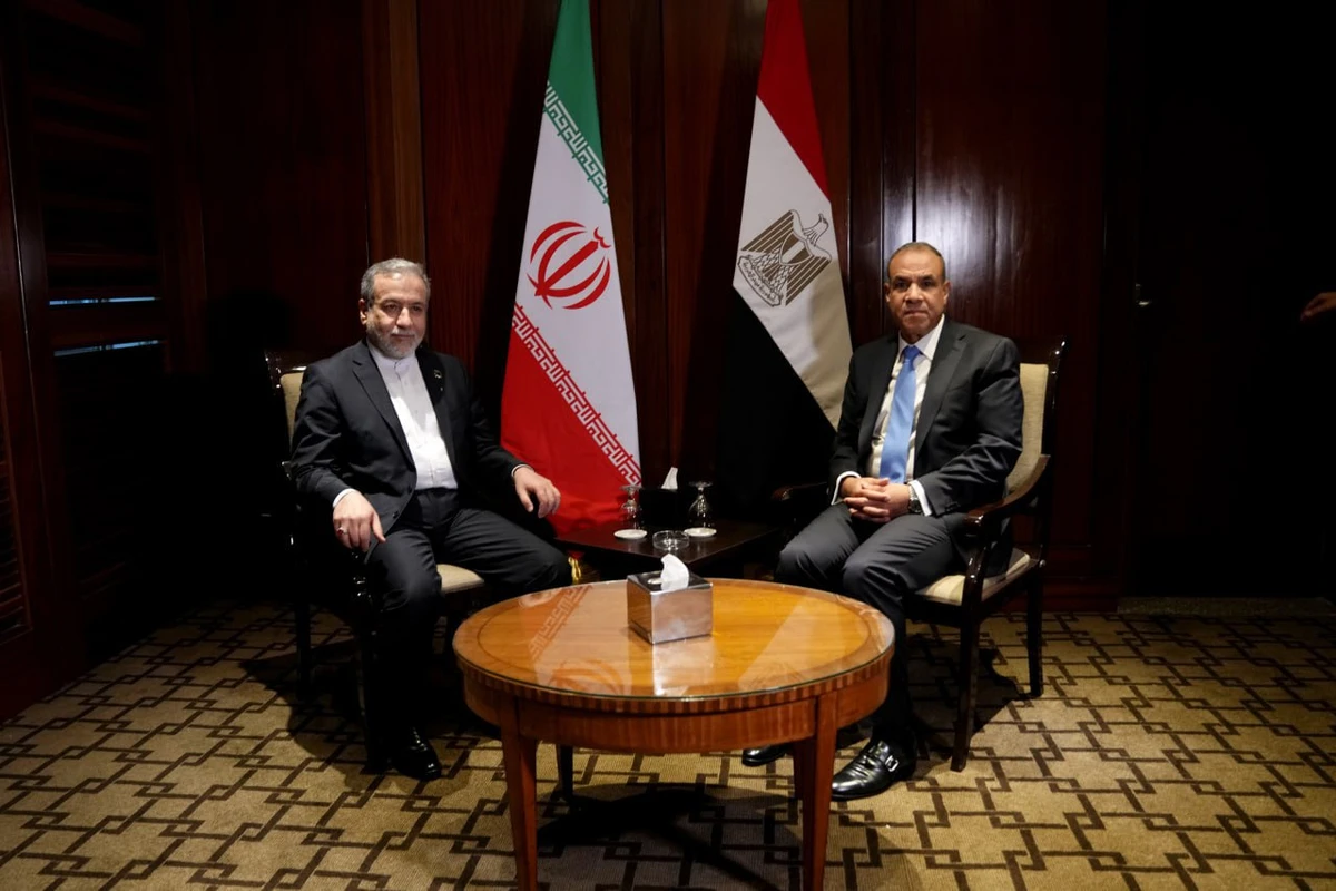 Iranian Foreign Minister Abbas Araghchi (L) on a recent visit to Cairo. (Iran MOFA)