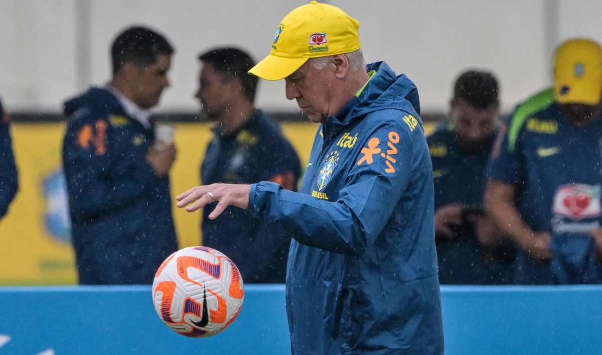 Brazil's national football team head coach, Italian Carlo Ancelotti, during a training session in Sao Paulo, Brazil on June 3, 2025, ahead of the FIFA World Cup 2026 qualifier football match against Ecuador on June 5 at the Monumental Stadium in Quito. (AFP)