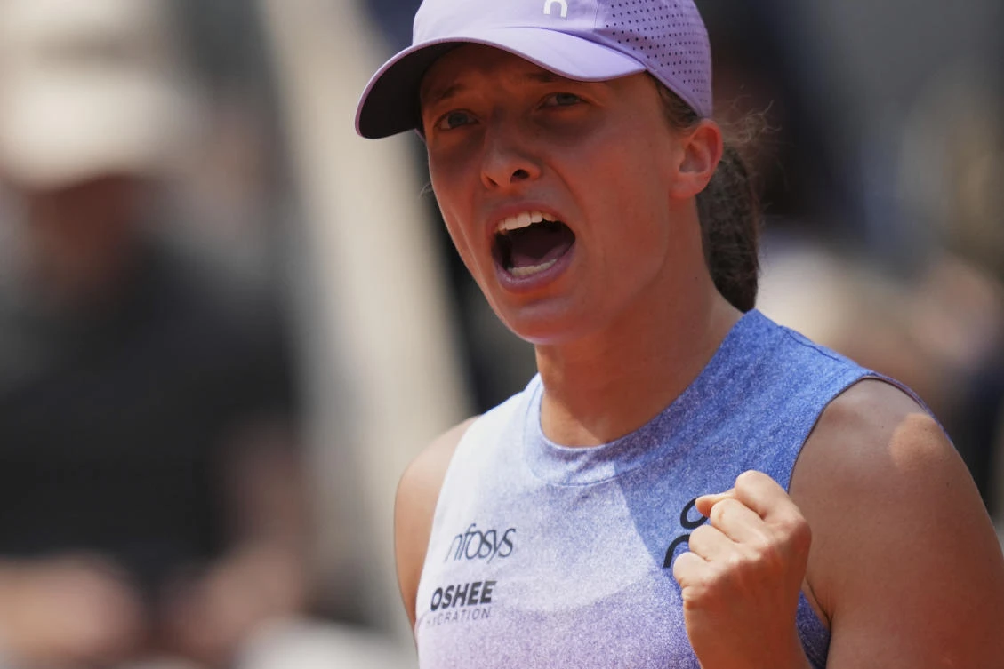 Swiatek faces Sabalenka as Boisson eyes ‘dream’ French Open final