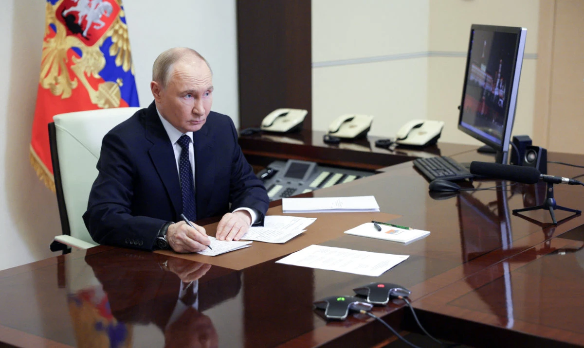 Putin ready to ‘help resolve’ Iran nuclear stand-off
