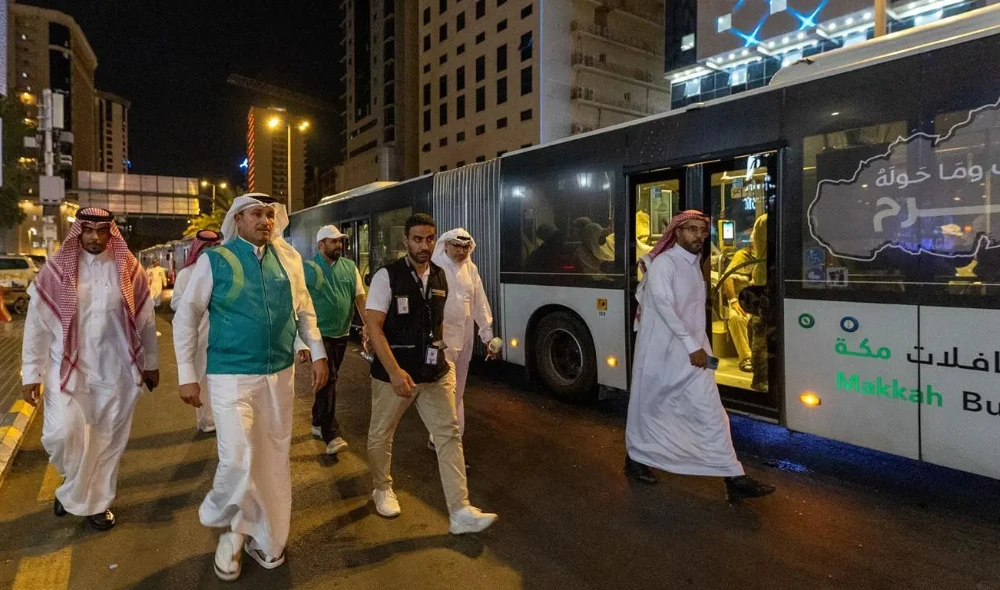 Minister of Transport and Logistics Services Saleh Al-Jasser, second left, visits the shuttle station. (SPA)