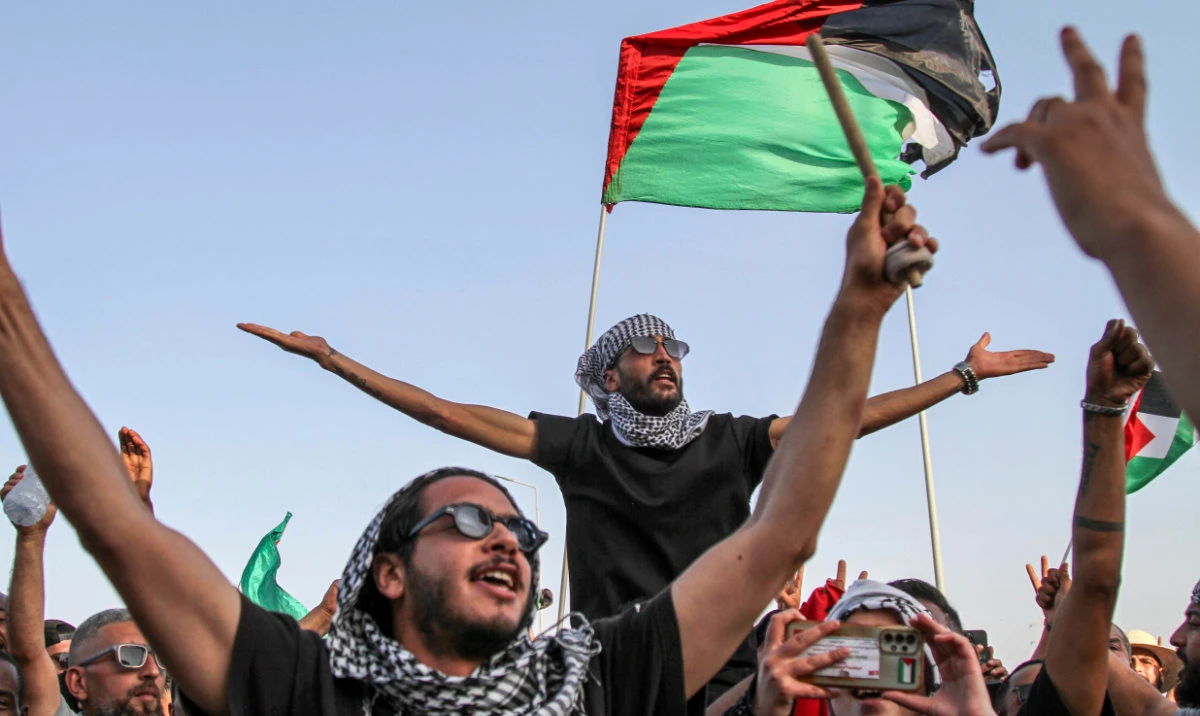 People cheer as a convoy of buses made up of activists, lawyers and medical professionals from North Africa depart from Tunisia to Gaza to break Israel's blockade on the territory, in Gabes, Tunisia, Monday, June 9, 2025. (AP)