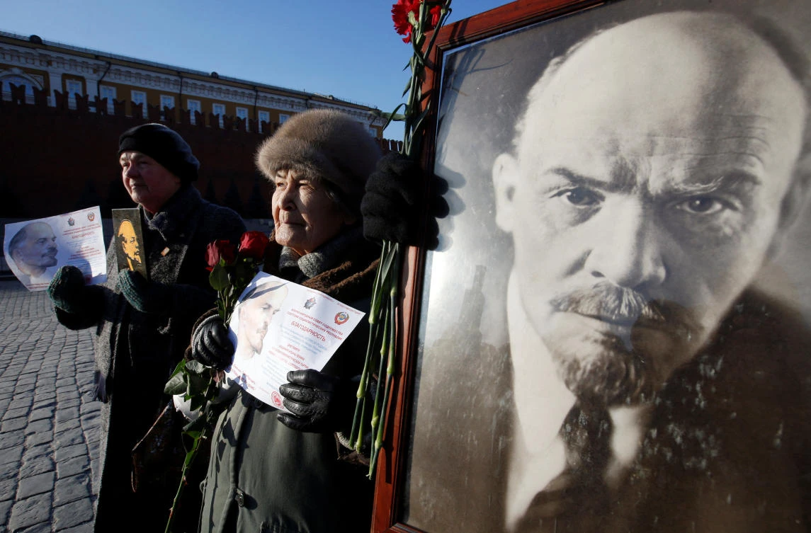 Communist supporters hold portraits of Soviet state founder Vladimir Lenin during a wreath-laying ceremony at Lenin's mausoleum on Moscow's Red Square, Russia. (File/REUTERS)