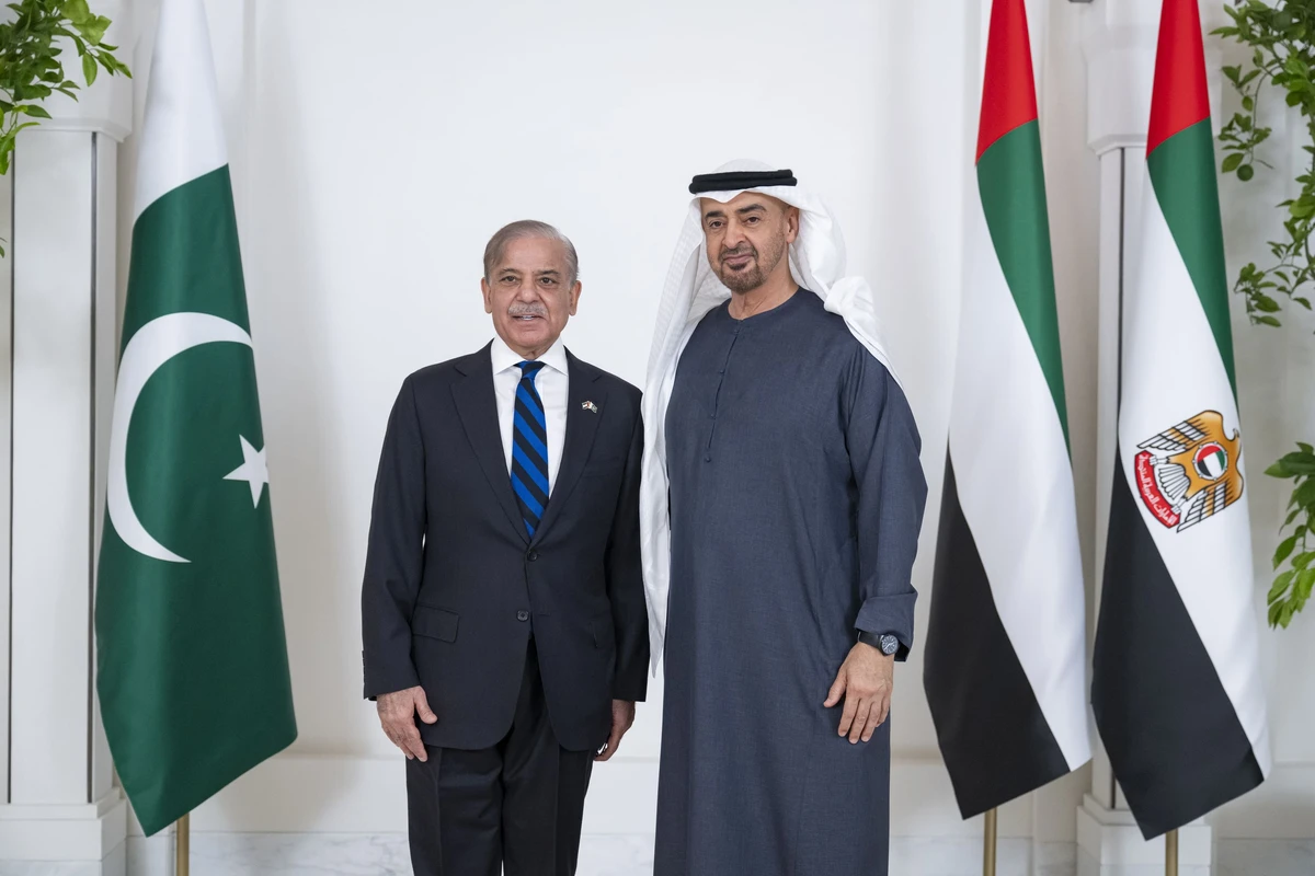 UAE President Sheikh Mohamed bin Zayed Al-Nahyan met with Pakistan Prime Minister Muhammad Shehbaz Sharif at Qasr Al-Shati in Abu Dhabi. (WAM)